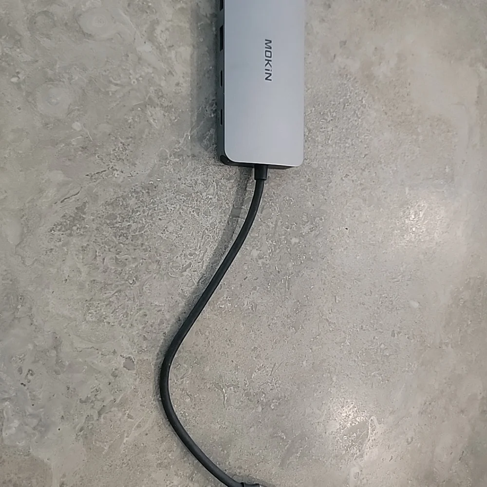 8 in 1 USB C docking station